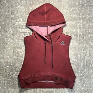 REEBOK CROPPED MUSCLE ATHLETIC SLEEVELESS TOP